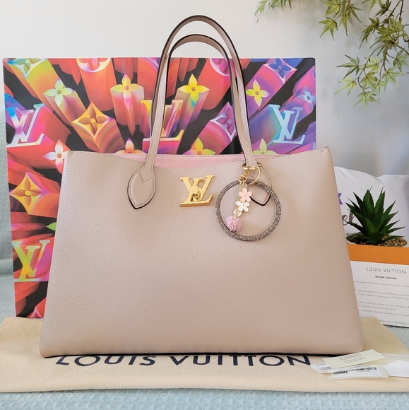 STUNNING ❤️Authentic LV Tote Lockme Shop Greige Tote Bag